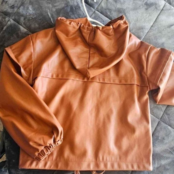 Kendall and Kylie - Picture 3 of 3